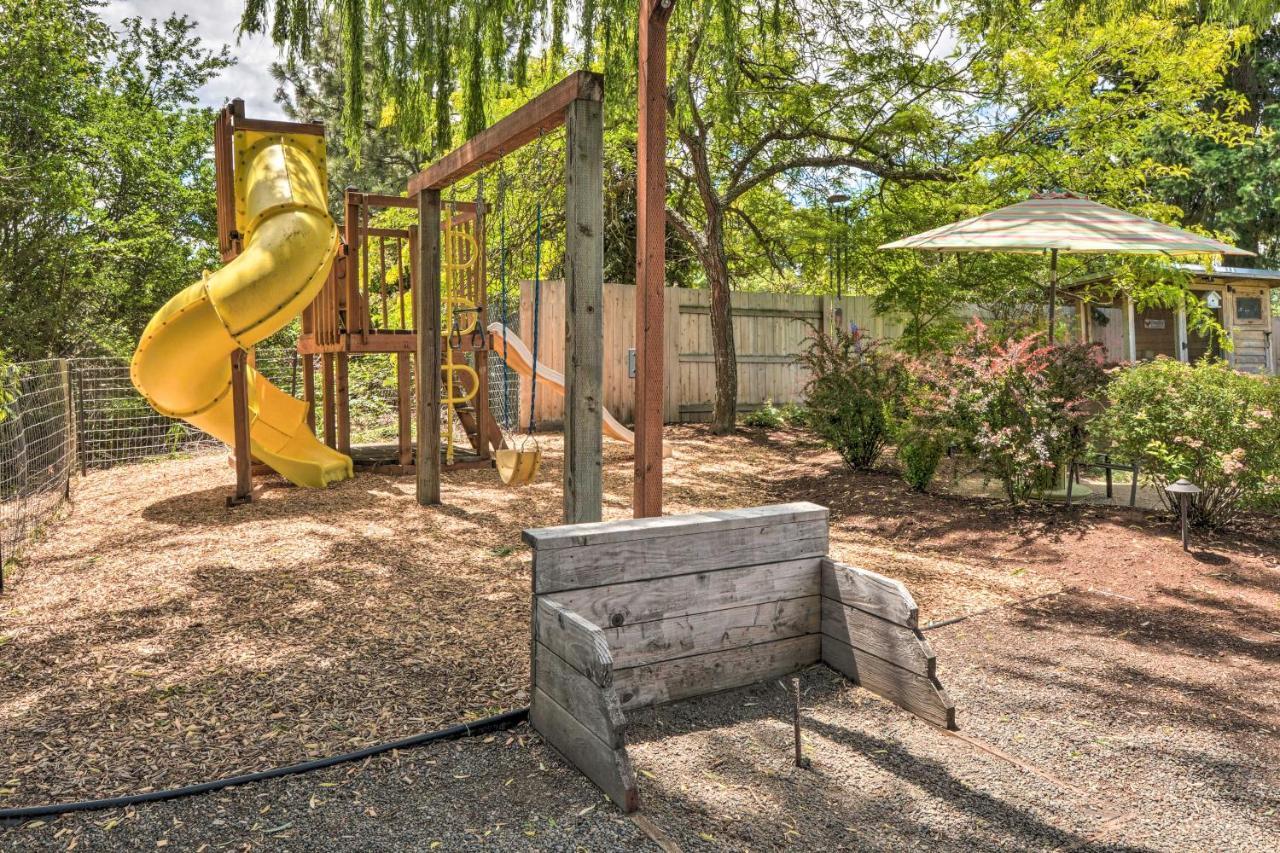 Central Medford Family Retreat With Large Yard! Esterno foto