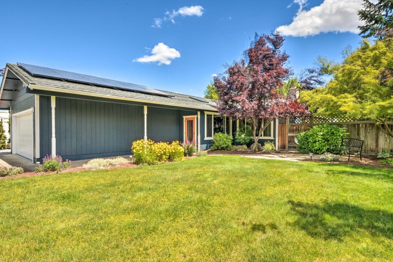 Central Medford Family Retreat With Large Yard! Esterno foto