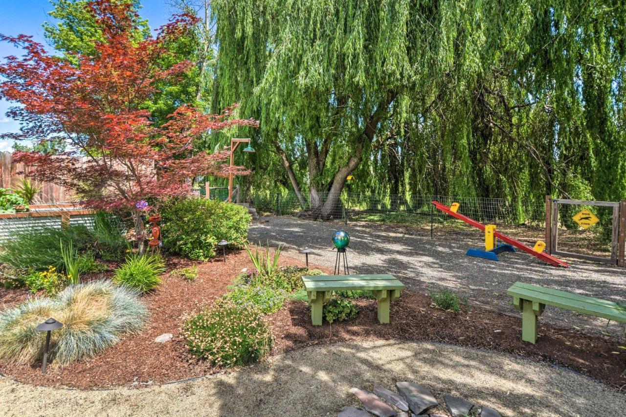 Central Medford Family Retreat With Large Yard! Esterno foto