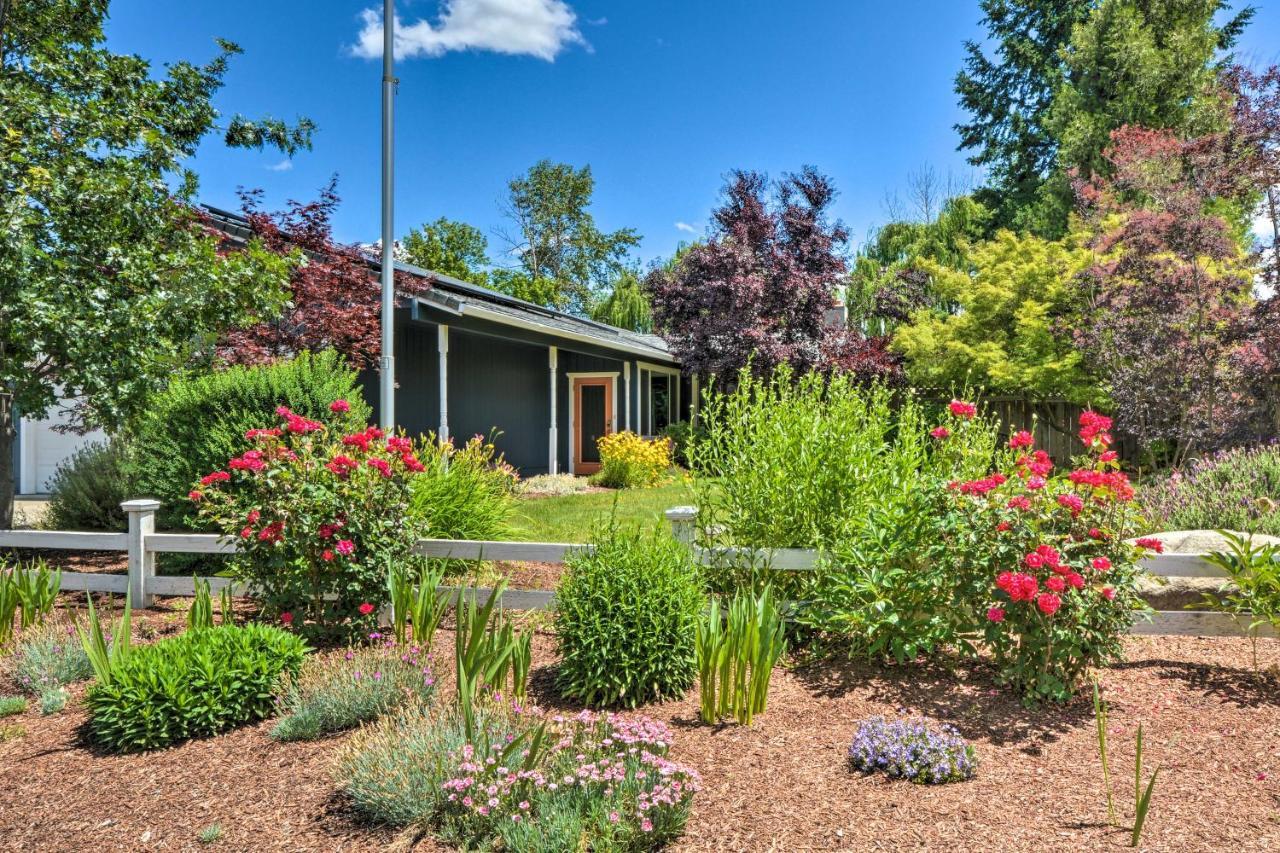 Central Medford Family Retreat With Large Yard! Esterno foto