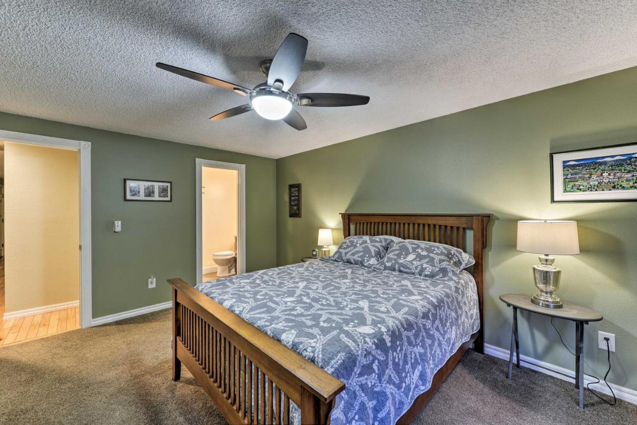 Central Medford Family Retreat With Large Yard! Esterno foto