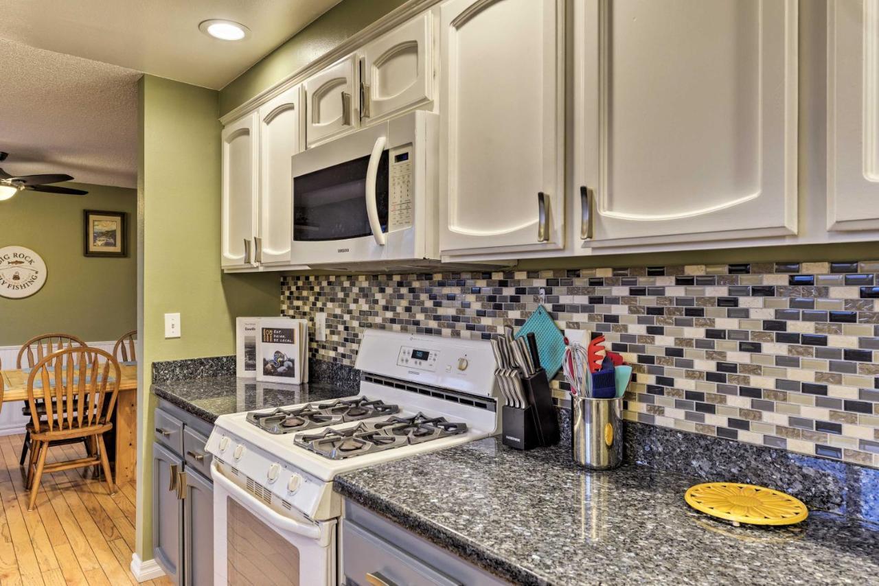 Central Medford Family Retreat With Large Yard! Esterno foto
