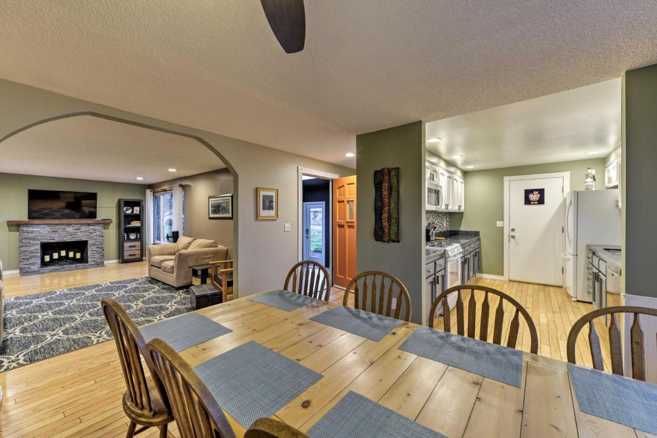 Central Medford Family Retreat With Large Yard! Esterno foto