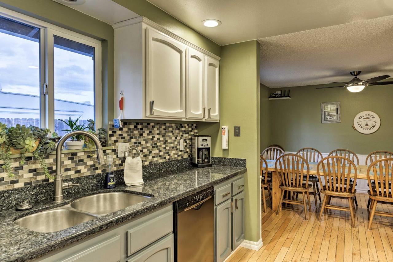 Central Medford Family Retreat With Large Yard! Esterno foto