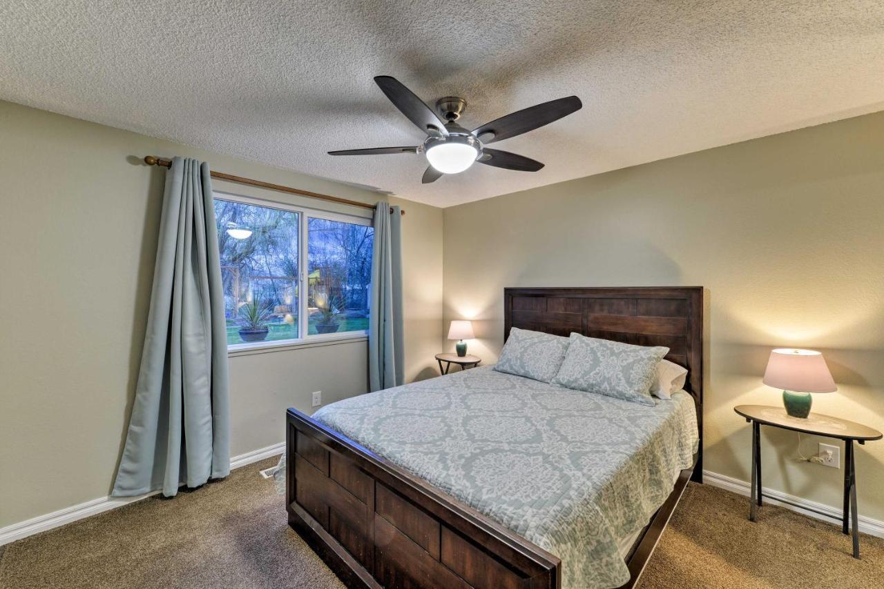 Central Medford Family Retreat With Large Yard! Esterno foto