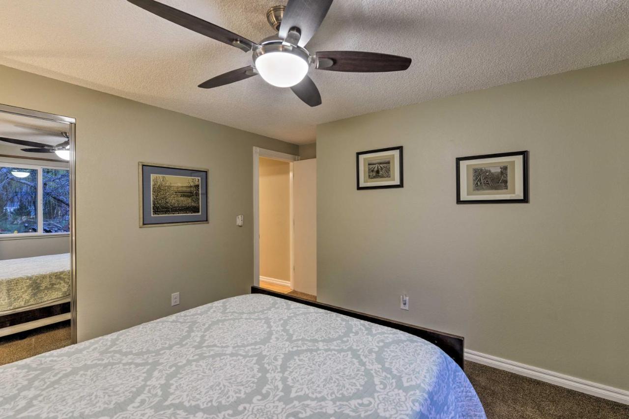 Central Medford Family Retreat With Large Yard! Esterno foto